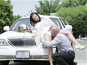 dirty bride takes her chauffeur's bone before her wedding